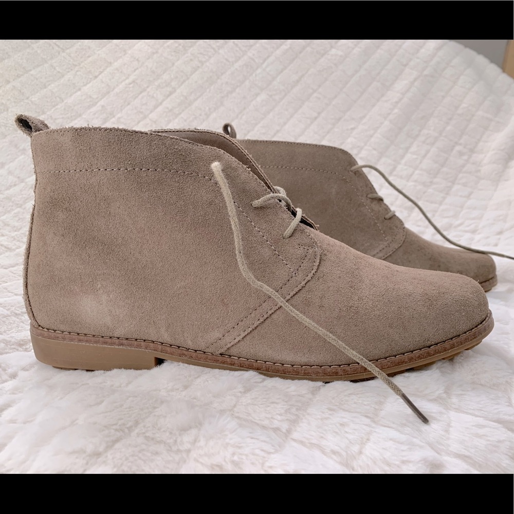 Women’s White Mountain Auburn Leather and Suede Lace up Ankle Boot 11 Medium